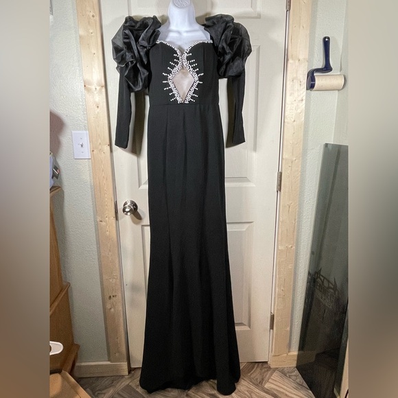 Chic Black Long Sleeve Gown